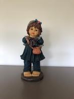 Beeld meisje met beertje op de rug In heel harde kunsstof, Ophalen of Verzenden
