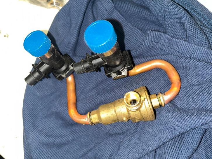 Groupe de sécurité / vanne avec raccords cuivre – Neuf, Bricolage & Construction, Chauffe-eau & Boilers, Comme neuf, Enlèvement ou Envoi