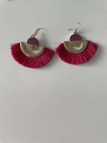 Roze oorringen in perfecte staat! Net als nieuw, heel weinig beschikbaar voor biedingen