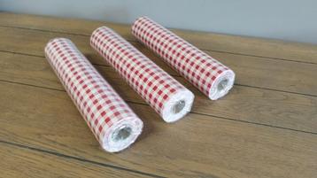 Lot 3 rouleaux chemins de table carreaux vichy en lin rouge disponible aux enchères