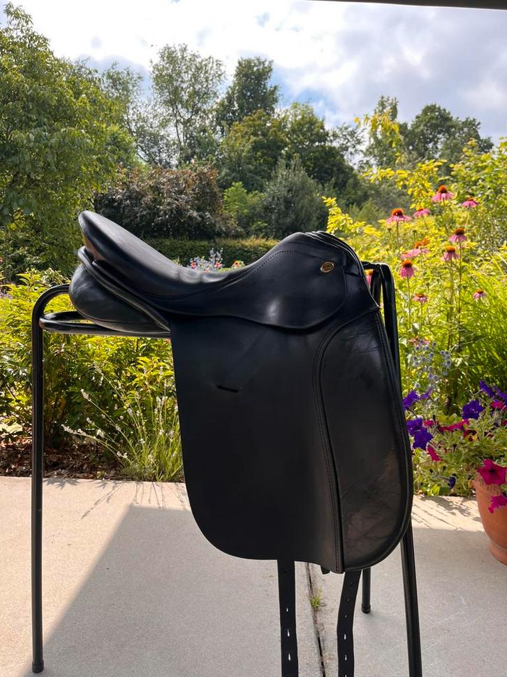 KN dressuurzadel Largo 18’ medium boom - Karl Niedersüß, Dieren en Toebehoren, Paarden en Pony's | Zadels, Gebruikt, Dressuur