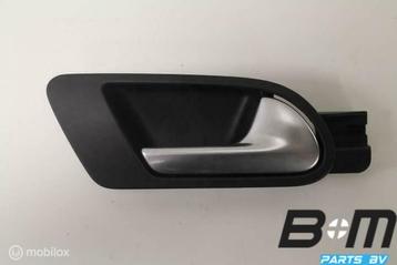 Binnengreep rechtsvoor VW Tiguan vanaf 2008 5N1837114 beschikbaar voor biedingen