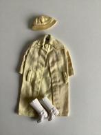 Vintage barbie trenchcoat, Ophalen of Verzenden, Gebruikt, Kleertjes
