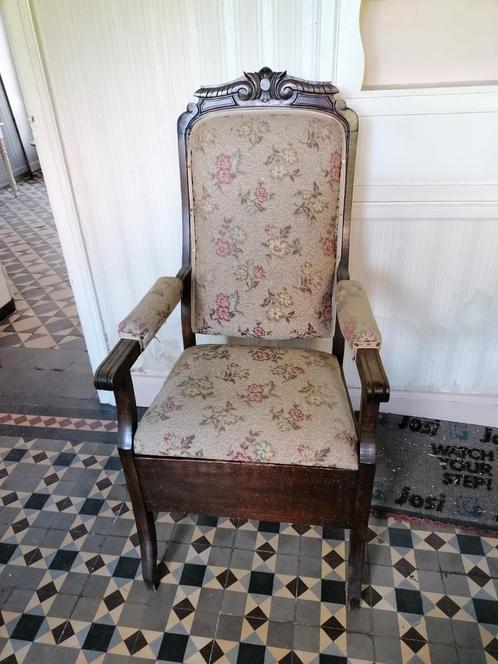 Fauteuil de chambre ancien avec pot intégré., Antiek en Kunst, Antiek | Meubels | Stoelen en Sofa's, Ophalen