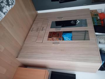 Mooie grote kleerkast  beschikbaar voor biedingen