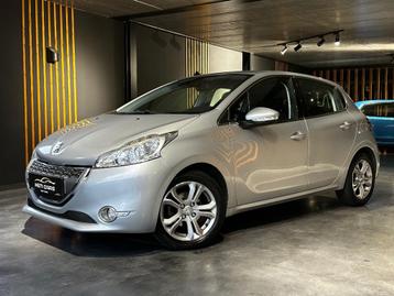 Peugeot 208 82 VTI Style | Sensoren | Navigatie | beschikbaar voor biedingen