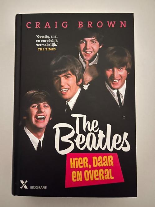Craig Brown - The Beatles (Hier, Daar en Overal), Boeken, Muziek, Zo goed als nieuw, Artiest, Ophalen of Verzenden