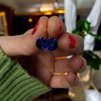 Oorbellen saffier goud 18K minimalist, Handtassen en Accessoires, Oorbellen, Hangers, Blauw, Nieuw, Ophalen of Verzenden