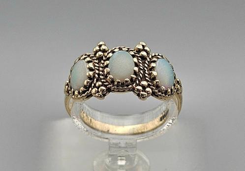 Gouden Vintage ring met edelsteen opaal. 2025/181., Handtassen en Accessoires, Antieke sieraden, Ring, Goud, Met edelsteen, Ophalen of Verzenden