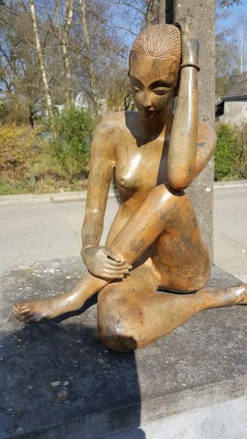 Magnifique grande statue de femme nue en bronze