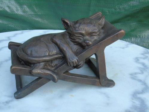 statue d un chat coucher dans un transat en bronze, Jardin & Terrasse, Statues de jardin, Neuf, Animal, Autres matériaux, Enlèvement ou Envoi