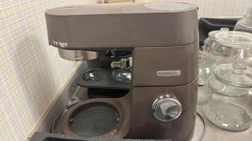 Kenwood met toebehoren beschikbaar voor biedingen
