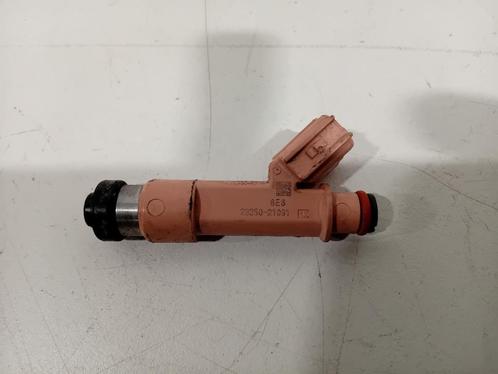 INJECTOR BRANDSTOF Toyota Yaris III (P13) (2325021091), Auto-onderdelen, Brandstofsystemen, Toyota, Gebruikt