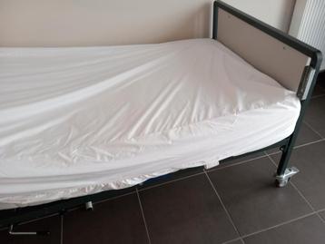 Te koop ziekenhuisbed beschikbaar voor biedingen