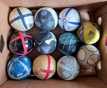 Voetbal - Mini ballen beschikbaar voor biedingen