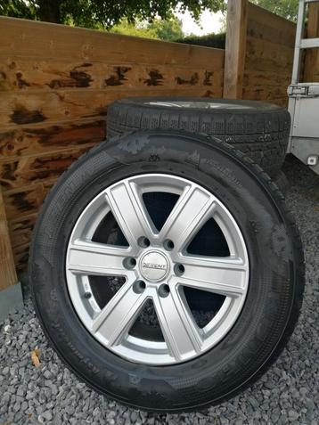 Velgen met winterbanden set  jeep/suv beschikbaar voor biedingen