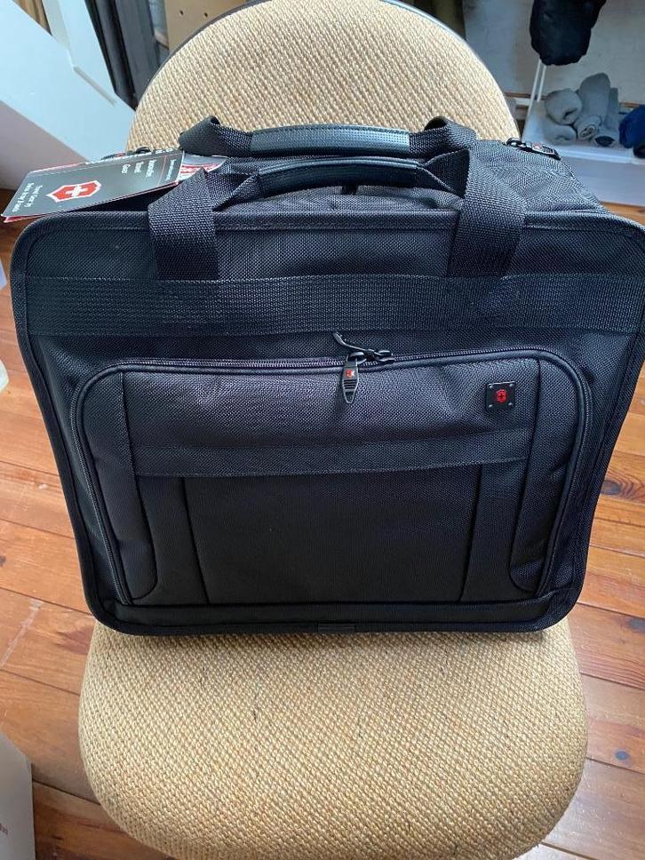 Valise/Trolley Victorinox neuf, Handtassen en Accessoires, Koffers, Nieuw, Uitschuifbare handgreep, Wieltjes, Ophalen