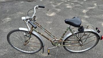 Betrouwbare goede 1 speed damesfiets = in orde + dik slot + beschikbaar voor biedingen
