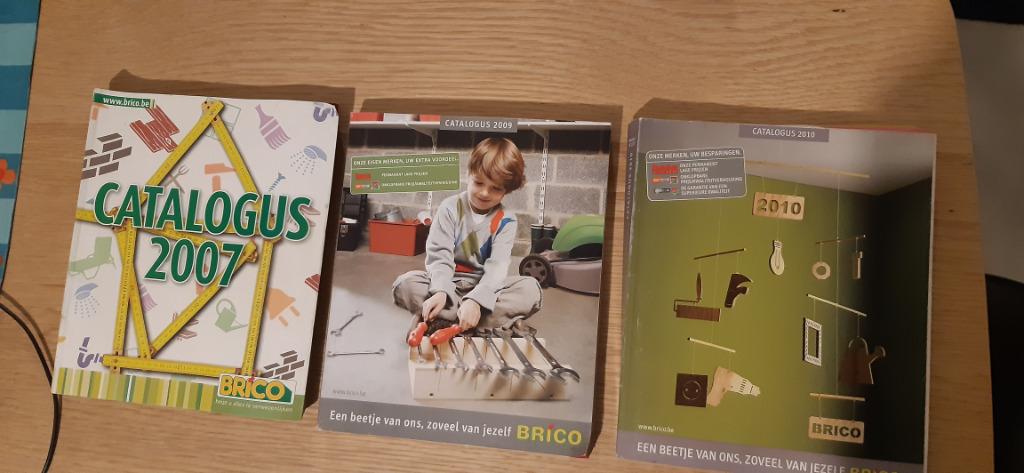 Catalogue Brico 2007 + 2009 + 2010 = ensemble pour 10€, Livres, Catalogues & Dépliants, Comme neuf, Catalogue, Enlèvement