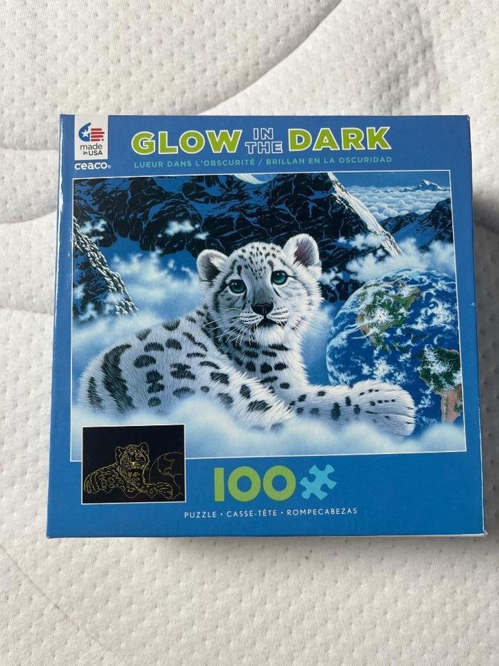 Puzzle léopard des neiges 100 pcs - Phosphorescent, Kinderen en Baby's, Speelgoed | Kinderpuzzels, Zo goed als nieuw, Meer dan 50 stukjes