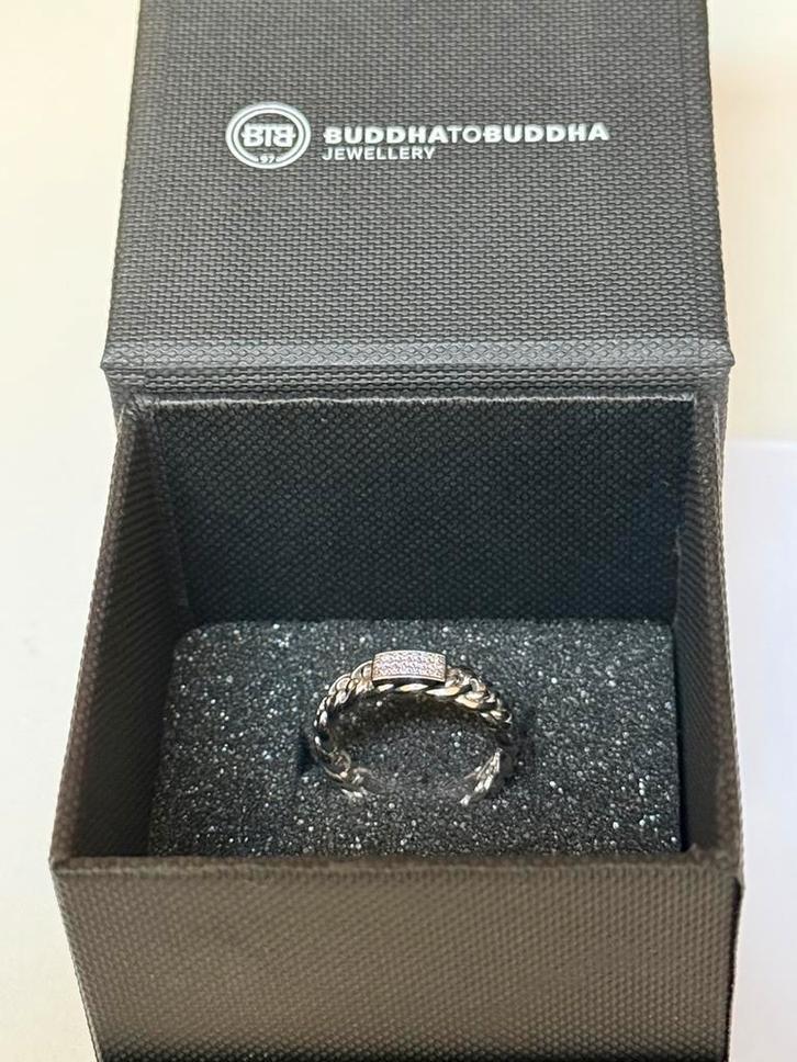 Buddha to Buddha ring 14 karaat witgoud met diamant! NIEUW!, Handtassen en Accessoires, Ringen, Nieuw, Dame, 17 tot 18, Goud, Met edelsteen