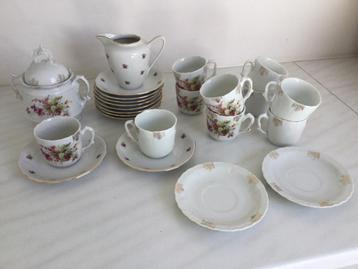 Antiek koffieservies beschikbaar voor biedingen