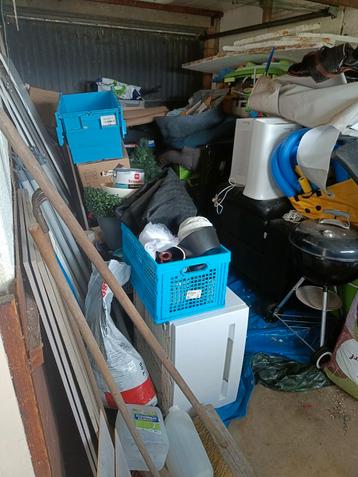 Garage vol spullen, afval en bruikbaar beschikbaar voor biedingen