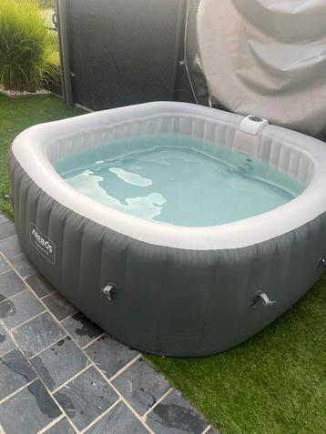 Jacuzzi met led verlichting! beschikbaar voor biedingen