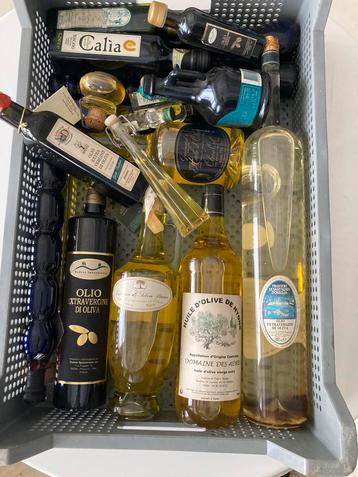 Diverse olijfolie en azijn beschikbaar voor biedingen
