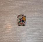 PIN - VESONTIO TOURS, Verzamelen, Speldjes, Pins en Buttons, Verzenden, Gebruikt, Transport, Speldje of Pin