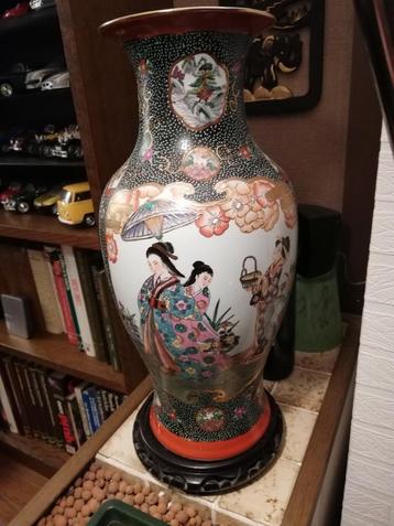 Vase chinois sur pied 
