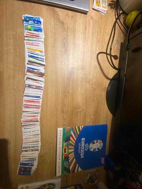 Euro 2024, 324 stickers (geen dubbele en zonder boek)+ doos, Verzamelen, Stickers, Zo goed als nieuw, Sport, Ophalen of Verzenden