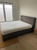 Boxspring met hoofdbord  en matras 180 op 200., Huis en Inrichting, Slaapkamer | Boxsprings, Ophalen, Gebruikt, Grijs
