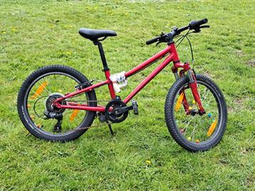 specialized hotrock cherry red 16 inch beschikbaar voor biedingen