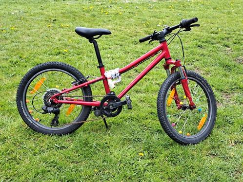 specialized hotrock 20  cherry red, Fietsen en Brommers, Fietsen | Kinderfietsjes, Zo goed als nieuw, Ophalen