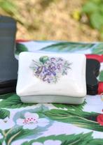 boite a pilule rectangulaire porcelaine decor violette, Ophalen of Verzenden
