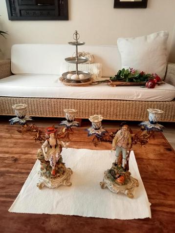 Ancien paire de bougeoirs en porcelaine par Guillia maingani