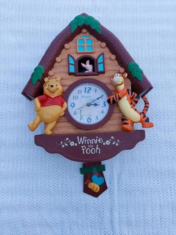 Vintage Disney Winnie the Pooh Wandklok met Pendel beschikbaar voor biedingen