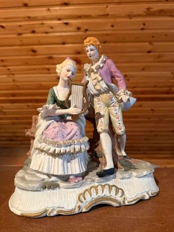 Vintage romantisch tafereel biscuit porcelein beschikbaar voor biedingen