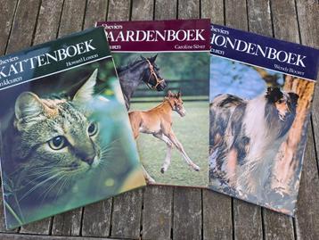 Honden, Katten en Paardenboek. beschikbaar voor biedingen