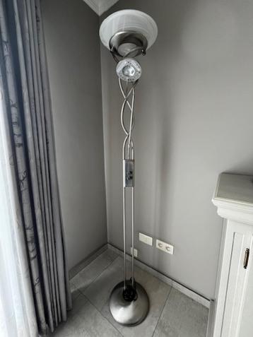 Staanlamp beschikbaar voor biedingen