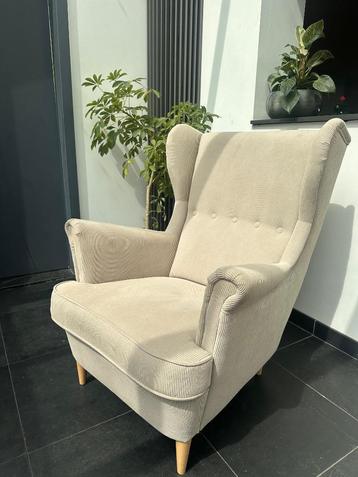Fauteuil en voetenbank x 2  beschikbaar voor biedingen