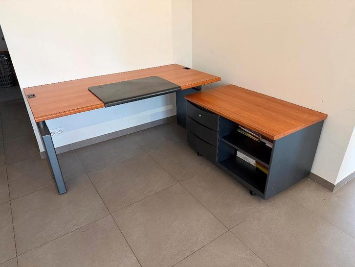 Directiekantoor - in zeer goede staat, Huis en Inrichting, Bureaus, Zo goed als nieuw, Bureau, Ophalen