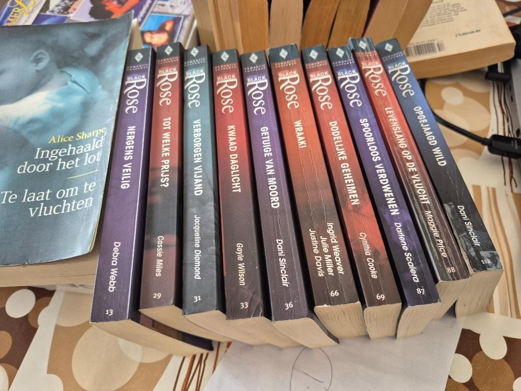 Black Rose - Harlequin, Boeken, Thrillers, Gelezen, Ophalen of Verzenden