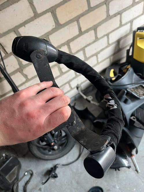 Piaggio zip robot slot, Fietsen en Brommers, Brommeronderdelen | Scooters, Aprilia, Uitlaat, Ophalen