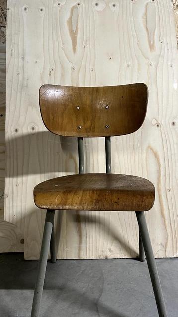 Houten Stoelen beschikbaar voor biedingen