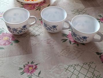 3 tasses en arcopal Myosotis, Enlèvement ou Envoi