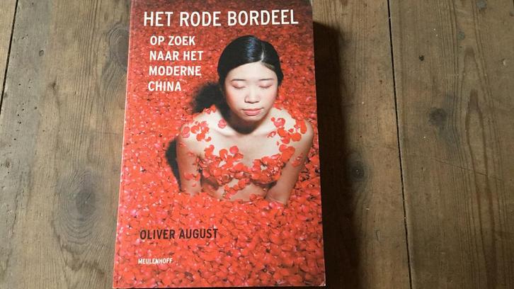 O. August - Het rode bordeel, Boeken, Politiek en Maatschappij, Zo goed als nieuw, Ophalen of Verzenden