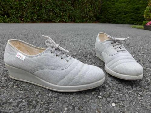 Damesschoenen Maat 37 - lichtgrijs, Vêtements | Femmes, Chaussures, Comme neuf, Chaussures de marche, Gris, Enlèvement ou Envoi