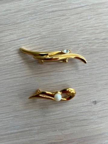 Twee sierspelden/broches beschikbaar voor biedingen